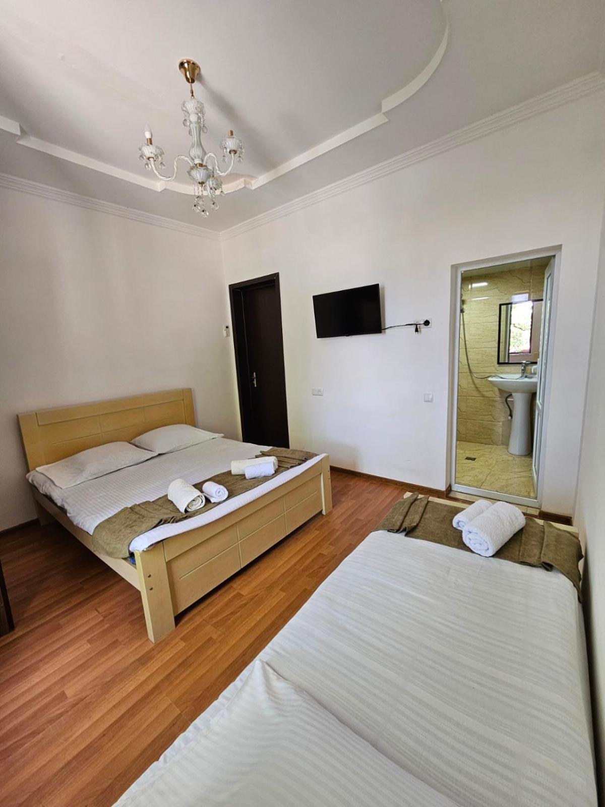 Guest House Gio 코불레티 외부 사진