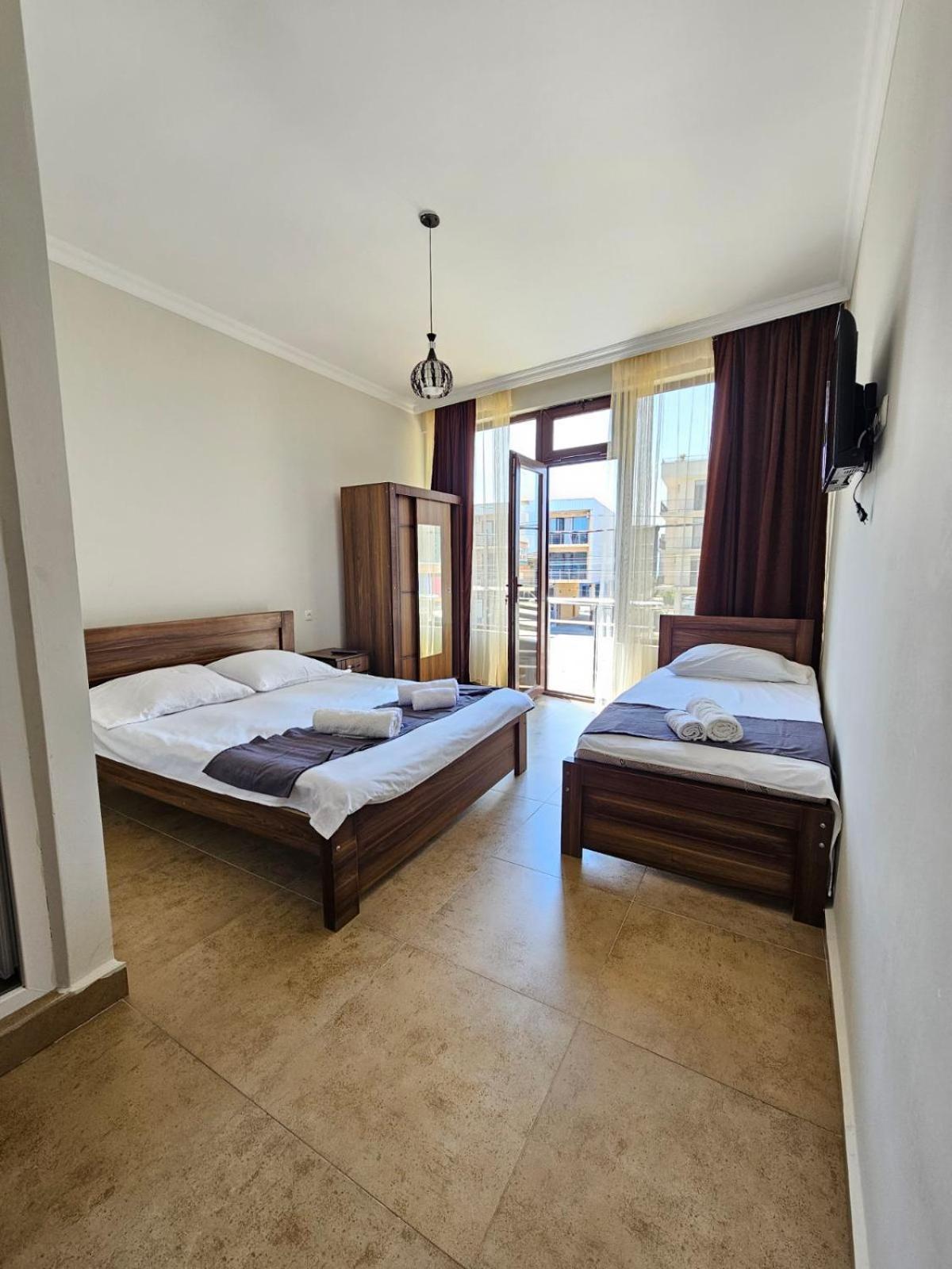 Guest House Gio 코불레티 외부 사진