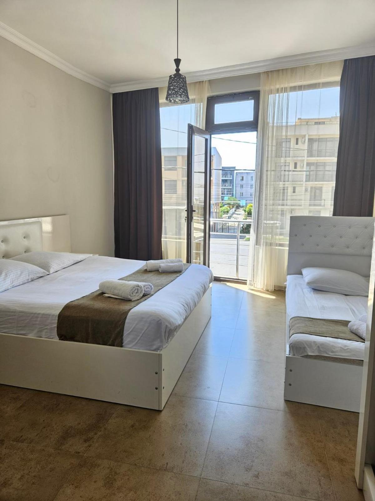 Guest House Gio 코불레티 외부 사진