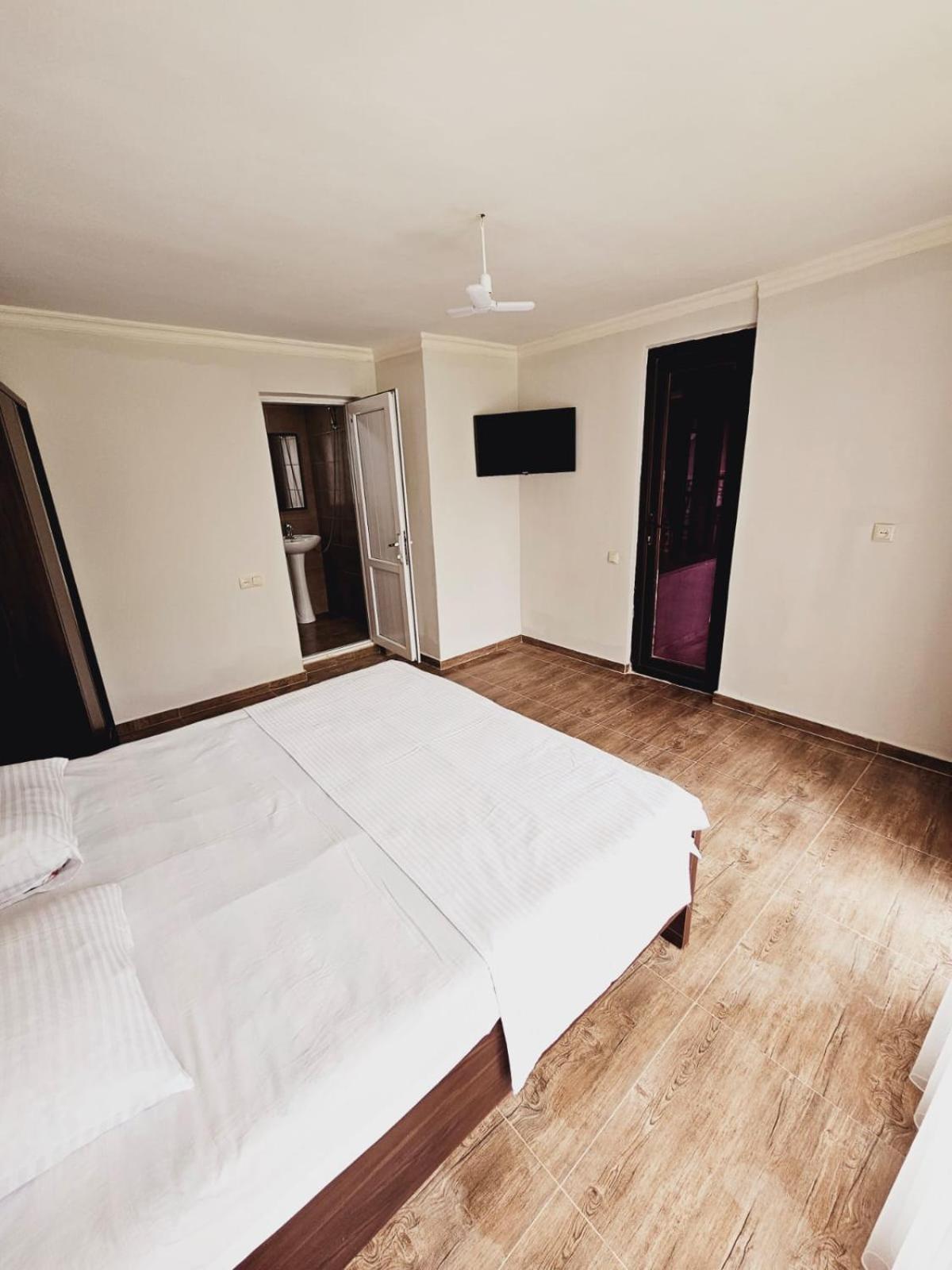 Guest House Gio 코불레티 외부 사진